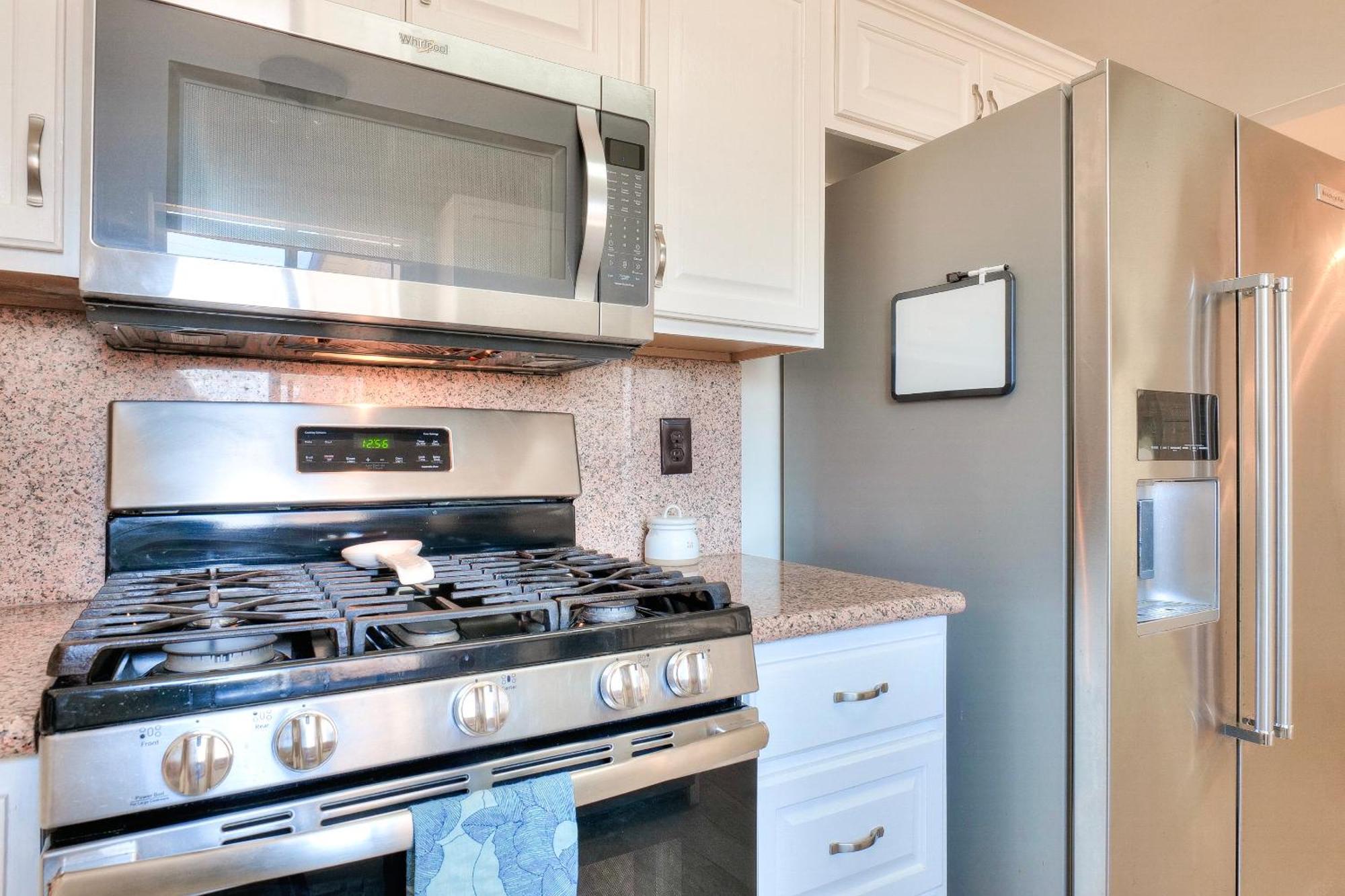 Beachside Bliss Spacious 3br Retreat, Steps To Ocean Holiday home